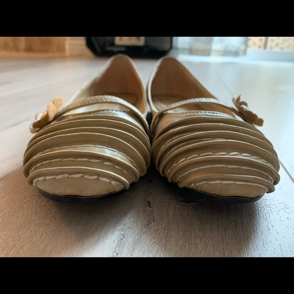 Flats - Picture 2 of 4